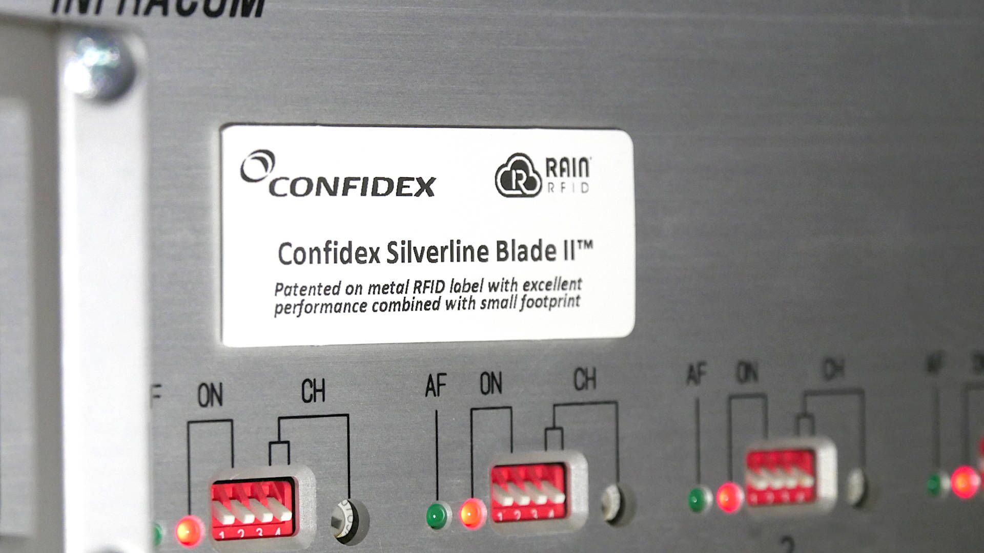 Confidex Silverline Blade II - en flexibel industriell IP68 RFID-etikett eller tagg på metall